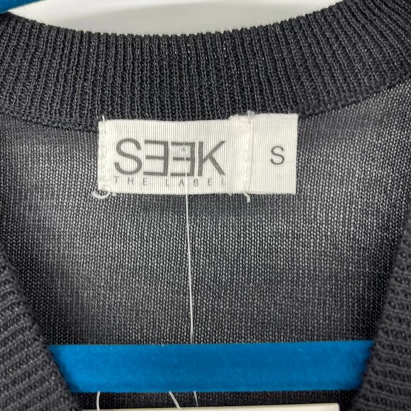SEEK THE LABEL BLACK WITH WHITE STRIPES ON ARM LIGHTWEIGHT SWEATER SMALL - Picture 4 of 4